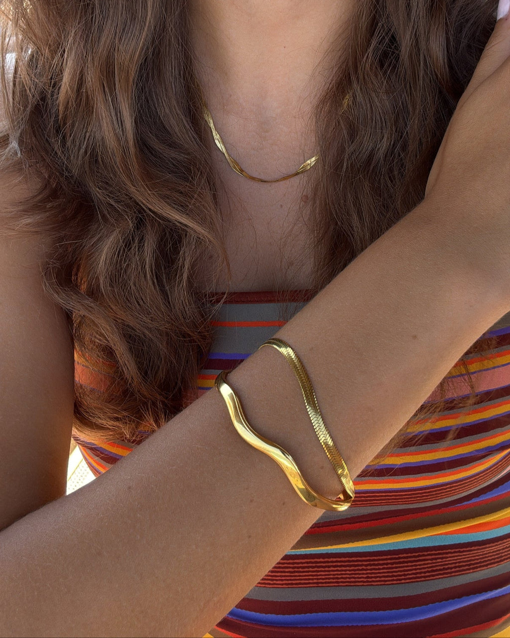 Wavy Bangle
