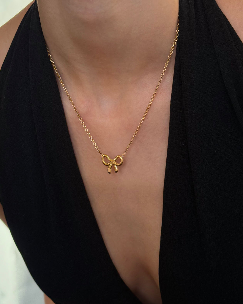 Bow Necklace Gold