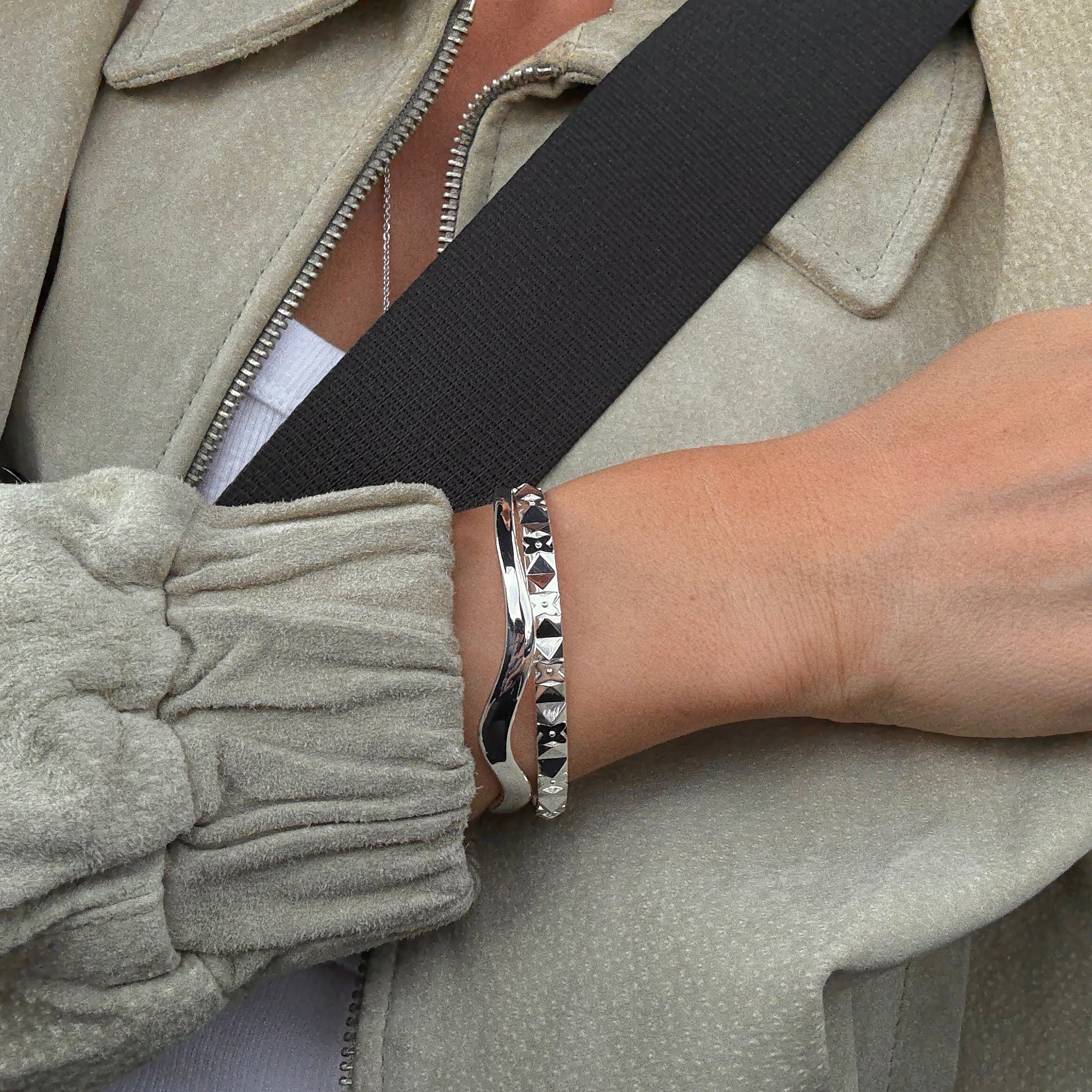 Flower Bangle Silver