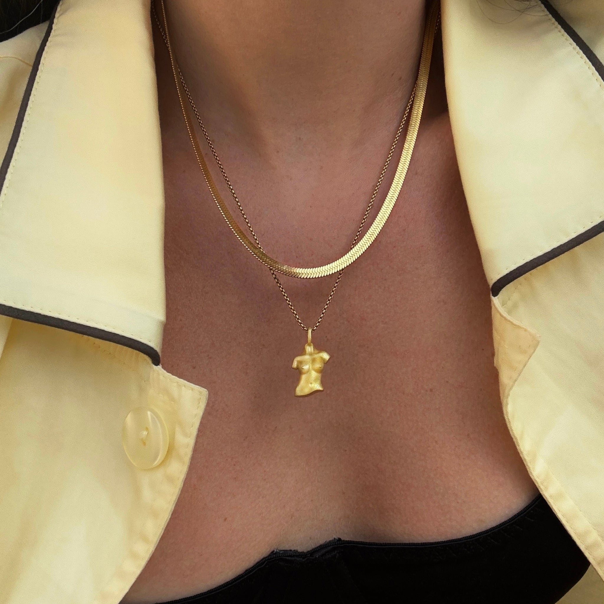 Figure Necklace Gold