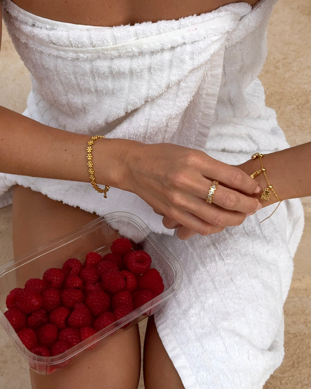 Diamond Band Ring Oval Gold