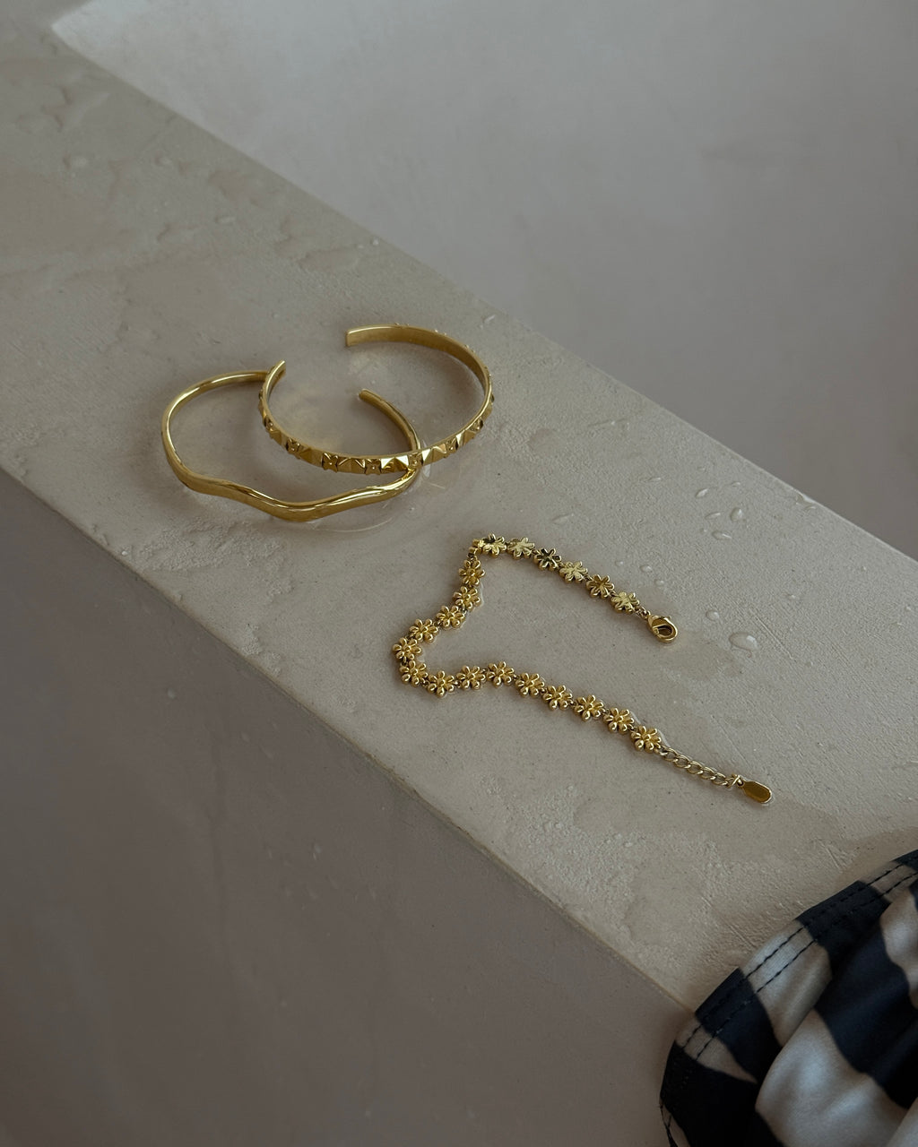 Flower Bangle Gold