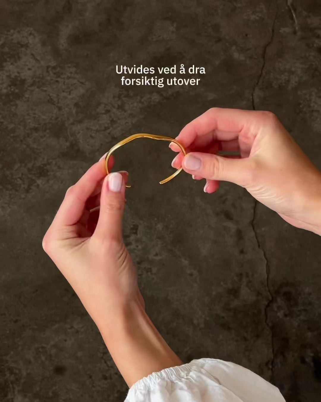 Wavy Bangle